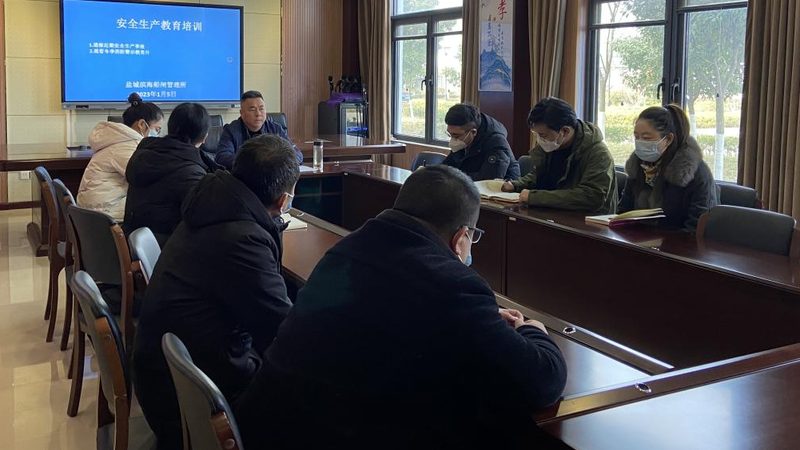 网课培训，即通过网络平台进行的远程授课。这种培训方式具有以下特点：
