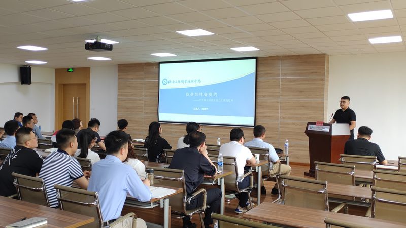 行业背景：IT行业的高速发展带动了相关培训机构的兴起
